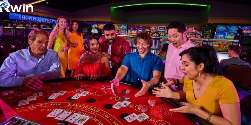 Baccarat mang lại trải nghiệm cân não giữa hai cửa cược quen thuộc